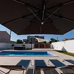 Family And Friends Private Heated Pool With Jacuzzi 扎达尔