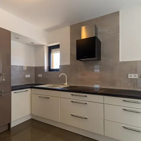 Family And Friends Private Heated Pool With Jacuzzi Villa *