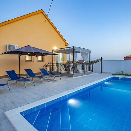 Villa Family And Friends Private Heated Pool With Jacuzzi