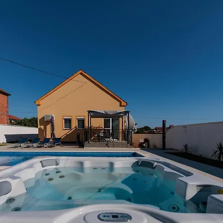 Villa Family And Friends Private Heated Pool With Jacuzzi *