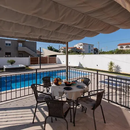 Villa Family And Friends Private Heated Pool With Jacuzzi Zadar