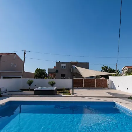 Family And Friends Private Heated Pool With Jacuzzi Zadar