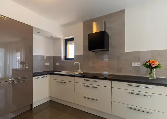 Family And Friends Private Heated Pool With Jacuzzi Villa *