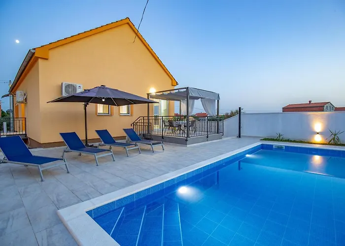 Villa Family And Friends Private Heated Pool With Jacuzzi
