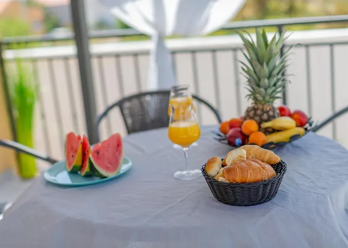 Family And Friends Private Heated Pool With Jacuzzi Zadar