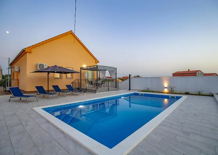 Family And Friends Private Heated Pool With Jacuzzi Zadar