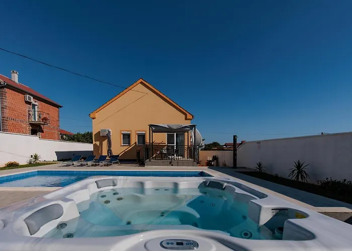 Villa Family And Friends Private Heated Pool With Jacuzzi *