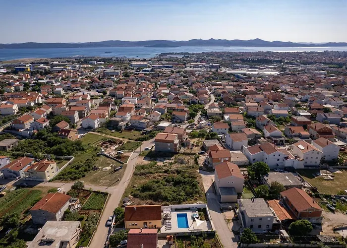 Family And Friends Private Heated Pool With Jacuzzi Zadar