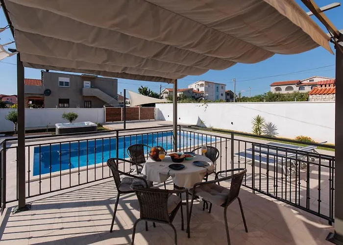 Villa Family And Friends Private Heated Pool With Jacuzzi Zadar