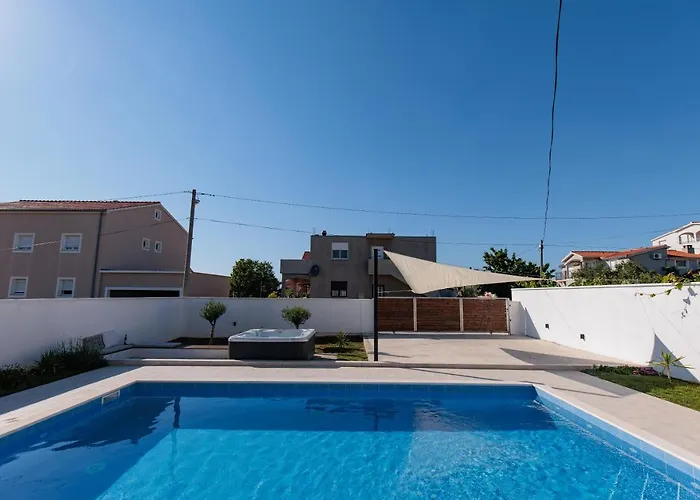Family And Friends Private Heated Pool With Jacuzzi Zadar