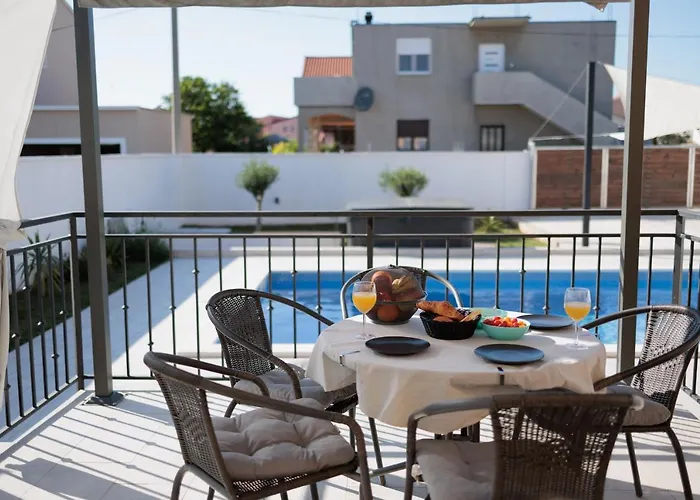 Family And Friends Private Heated Pool With Jacuzzi Zadar