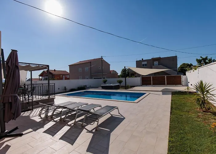 Villa Family And Friends Private Heated Pool With Jacuzzi *