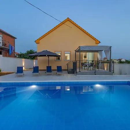 Family And Friends Private Heated Pool With Jacuzzi 빌라 자다르
