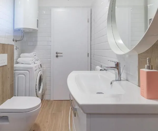 Family And Friends Private Heated Pool With Jacuzzi *