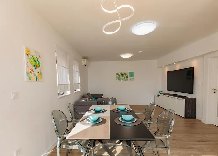 Family And Friends Private Heated Pool With Jacuzzi *