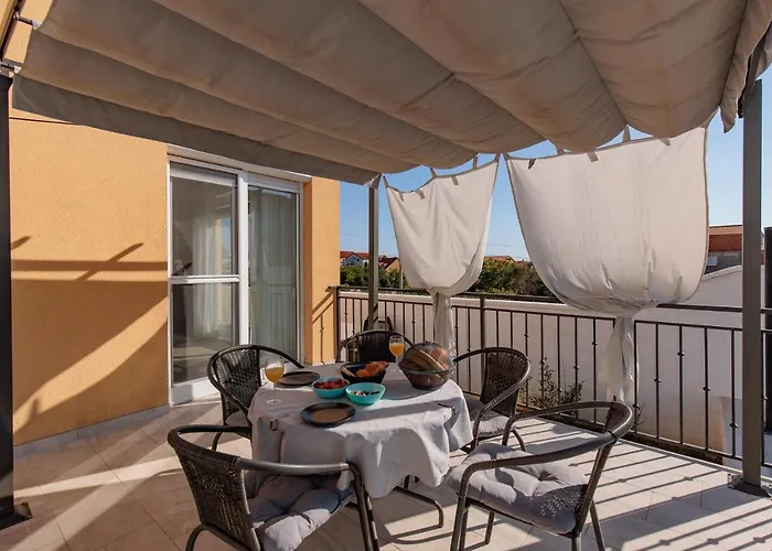 Family And Friends Private Heated Pool With Jacuzzi *
