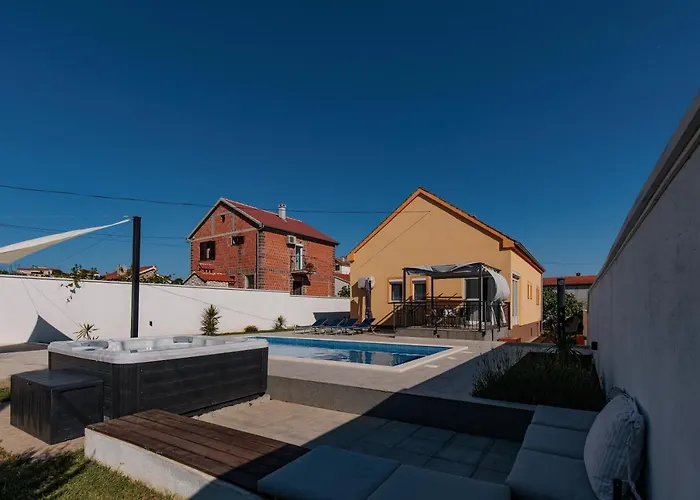 Family And Friends Private Heated Pool With Jacuzzi * زادار